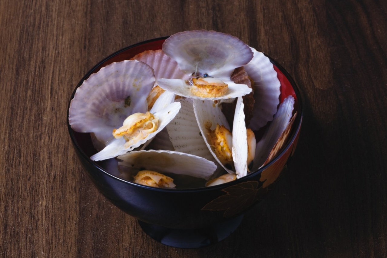 07.田酒を使った青森ホタテの酒蒸し（みなとオアシスあおもり）
