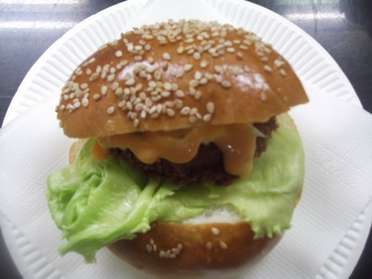 04八戸　いか、うにバーガー