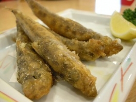 メヒカリの唐揚げ（みなとオアシスがまごおり）